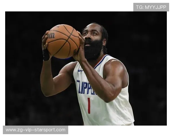 快船团队在攻守转换中显现出默契配合 快船团队在攻守转换中显现出默契配合